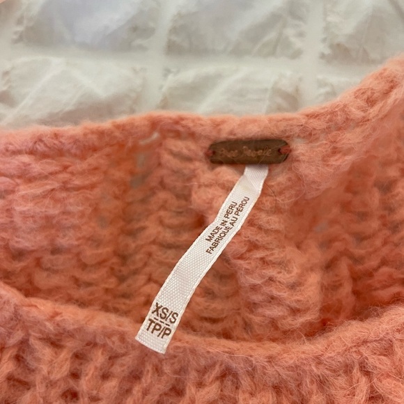 Free People Alpaca boho crochet coral crop sweater - Picture 5 of 9